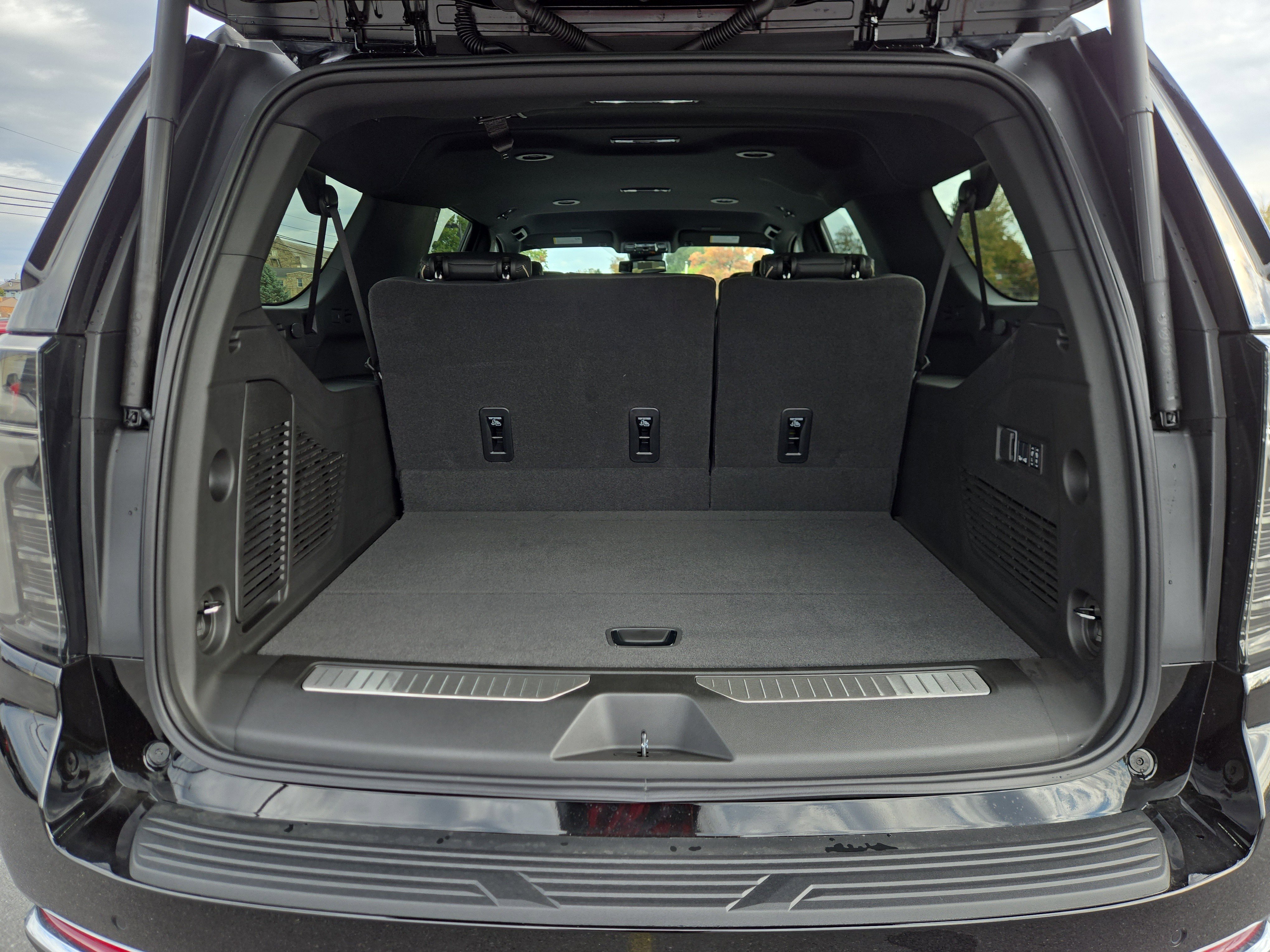 New 2026 Chevrolet Suburban Premier image 5