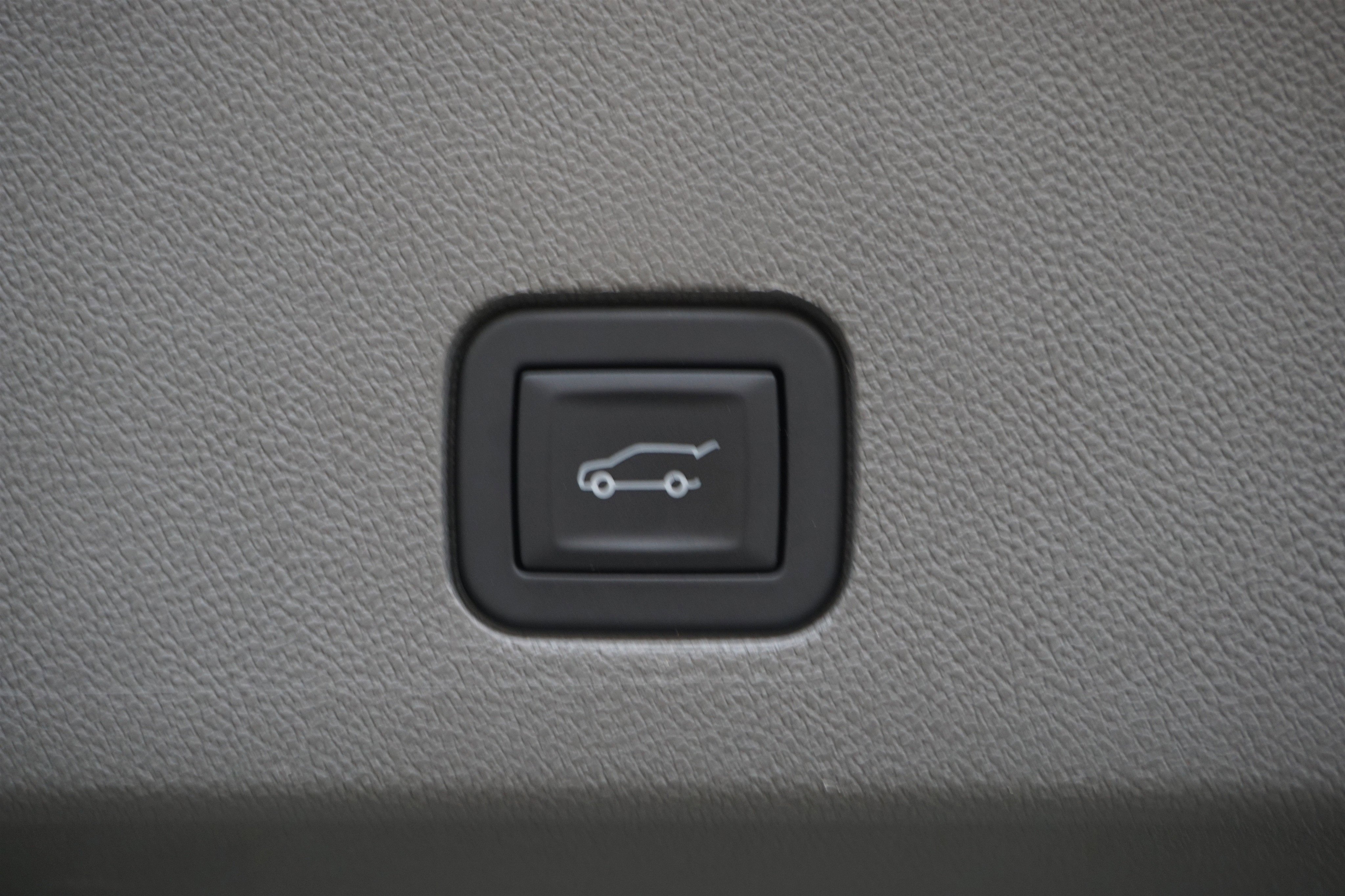 Used 2025 Cadillac XT6 Premium Luxury image 21