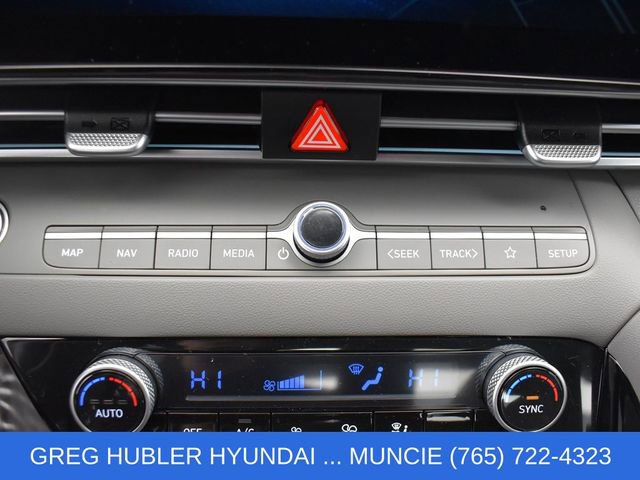 Used 2025 Hyundai Elantra SEL FWD image 19