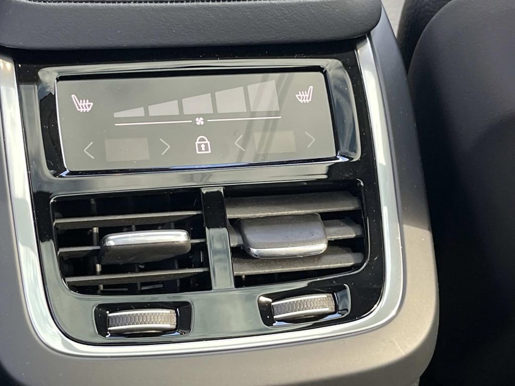 Used 2025 Volvo XC90 T8 Core w/ Protection Package Premier image 16