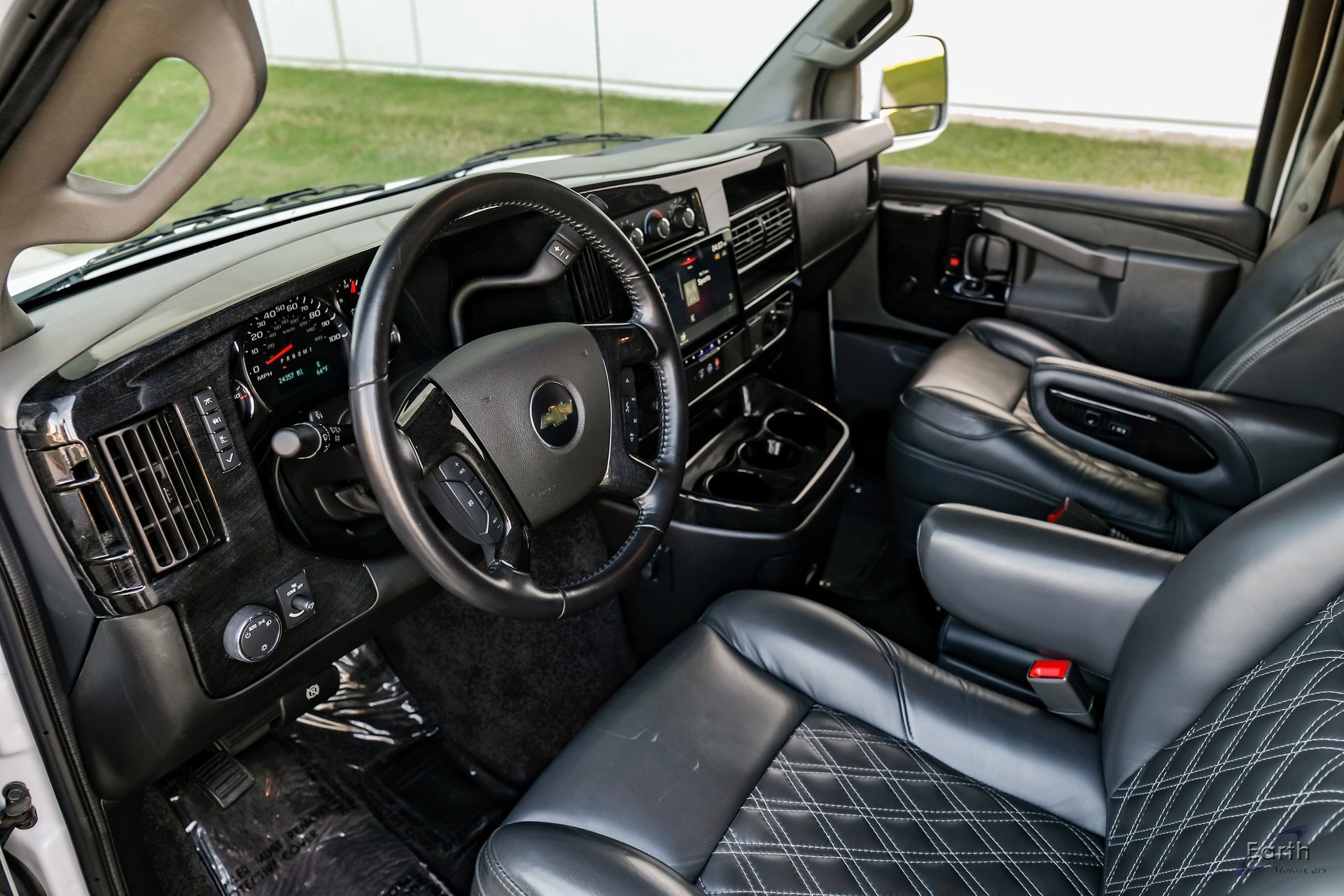 Used 2023 Chevrolet Express 2500 image 42