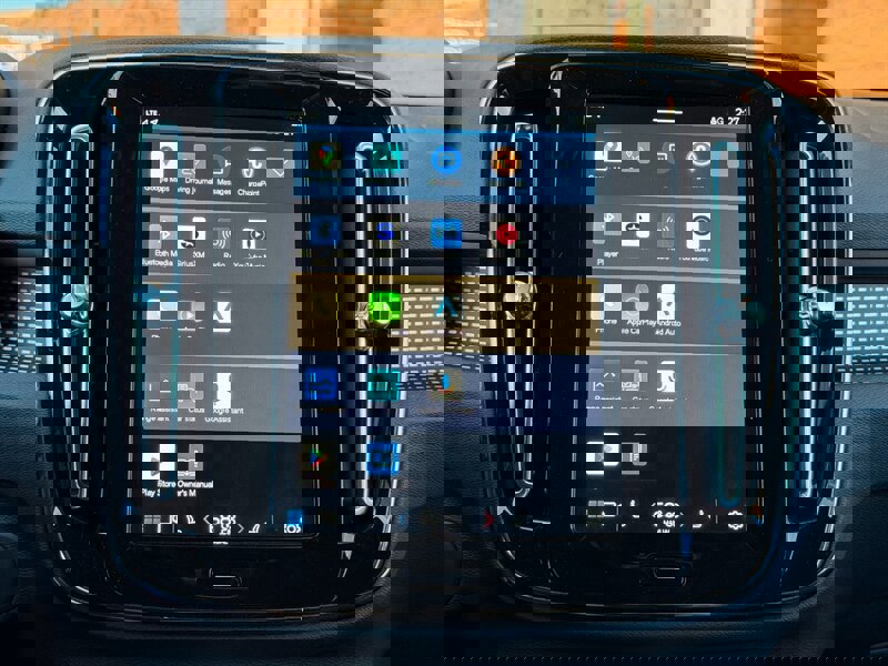 Used 2021 Volvo XC40 P8 Recharge image 5