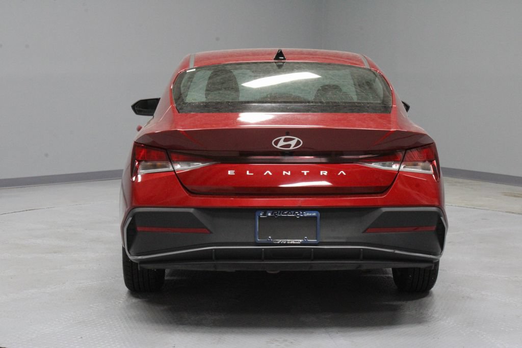 Certified 2024 Hyundai Elantra SEL FWD image 11