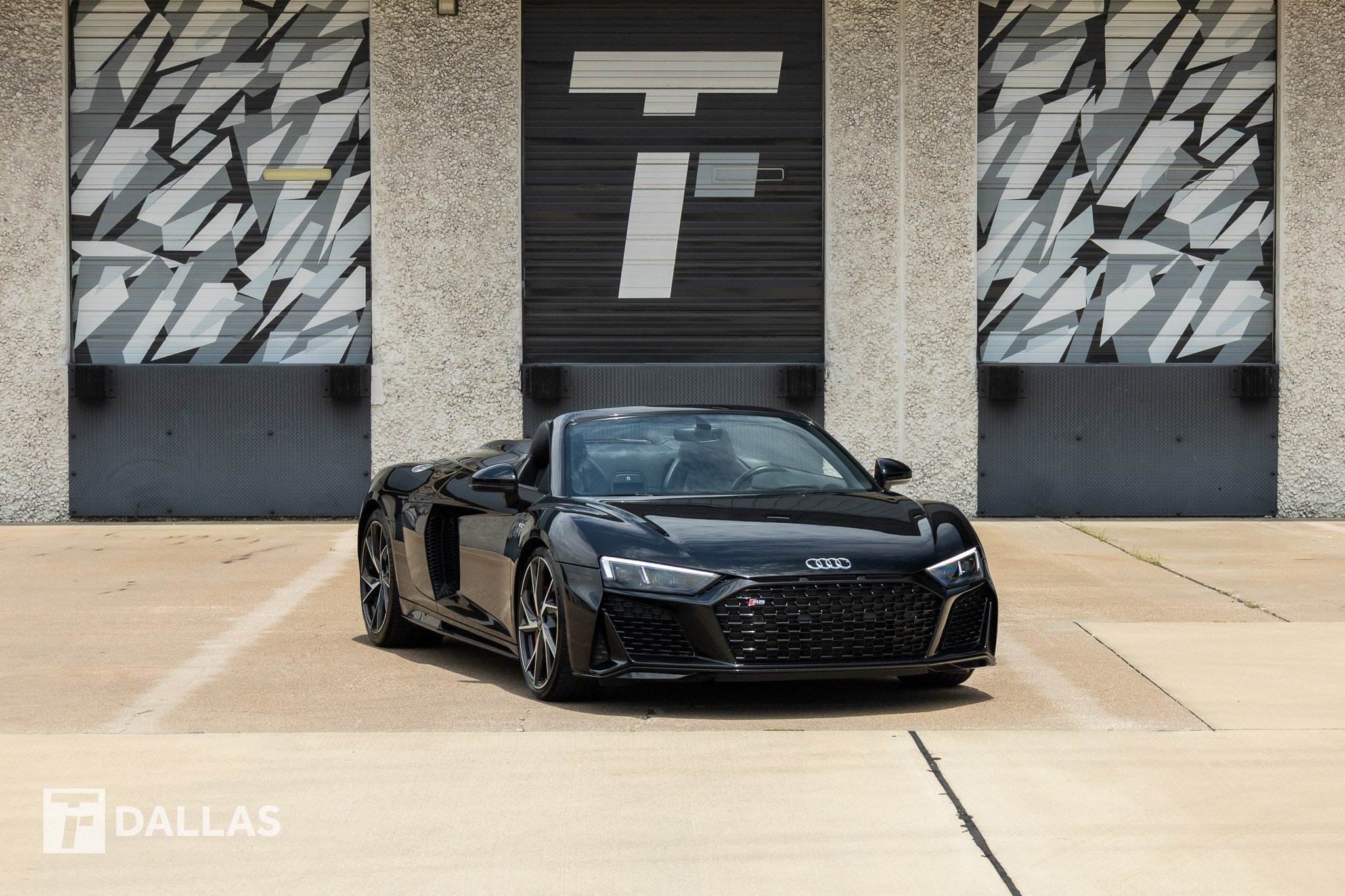Used 2021 Audi R8 V10 w/ Premium Package RWD image 2