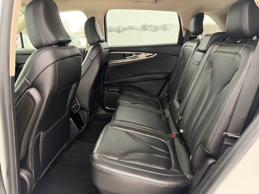 Used 2022 Lincoln Nautilus Standard w/ Premium Package image 32