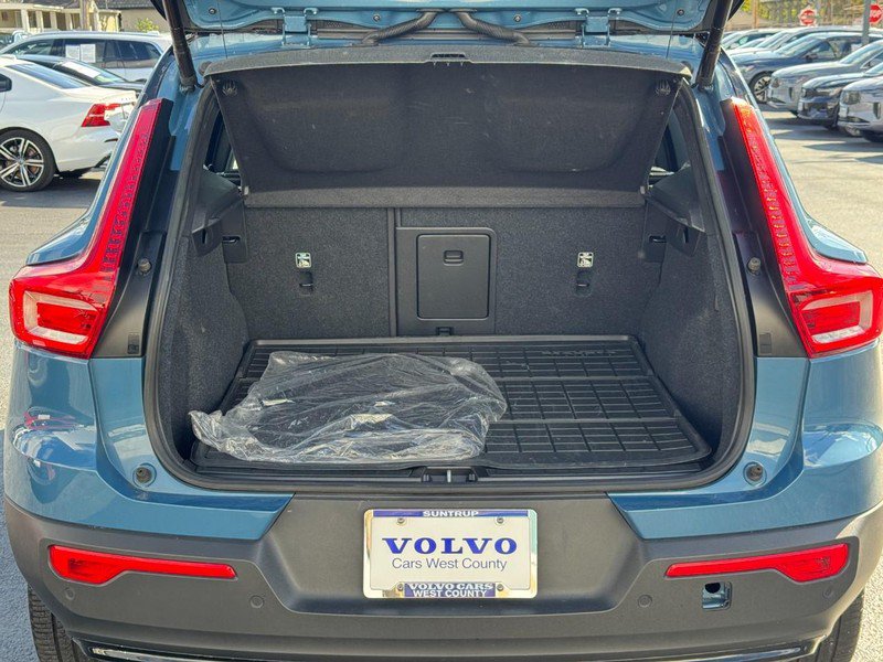 Used 2023 Volvo XC40 Recharge Ultimate w/ Protection Package Premier AWD/4WD image 5