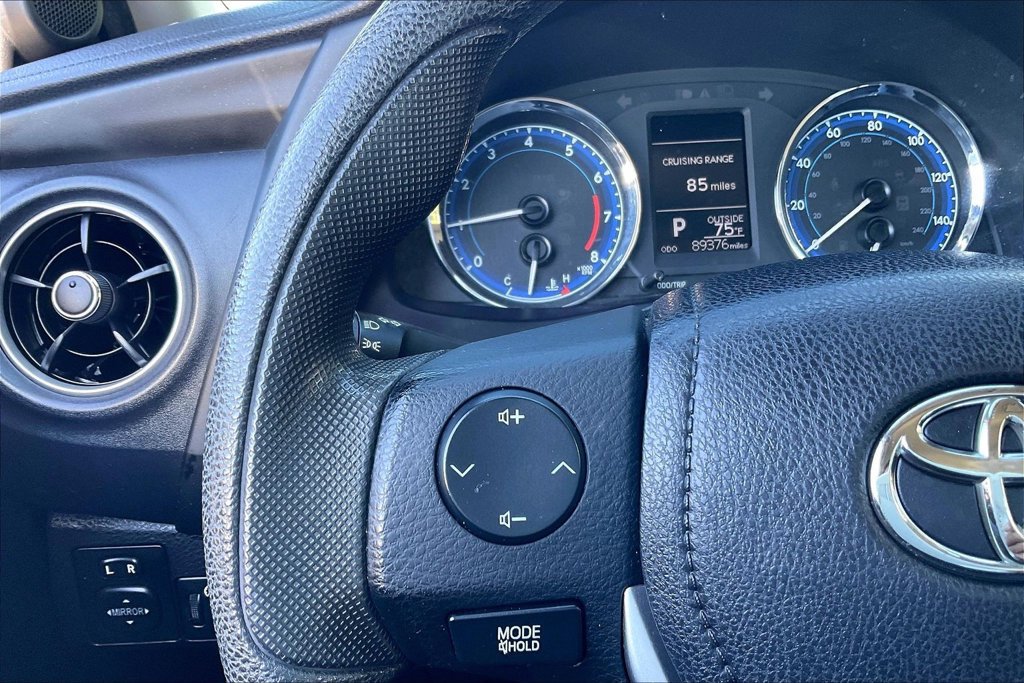 Used 2018 Toyota Corolla LE FWD image 18