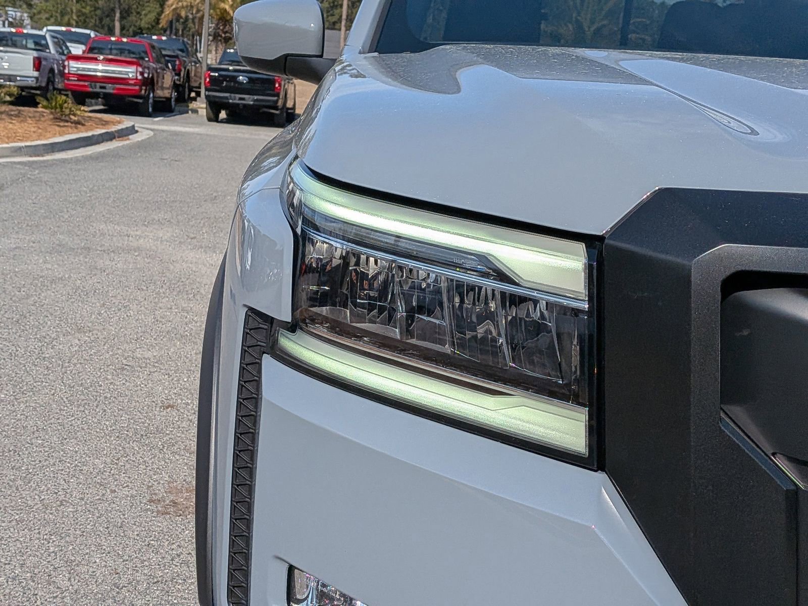 Used 2024 Nissan Frontier Pro-X image 11