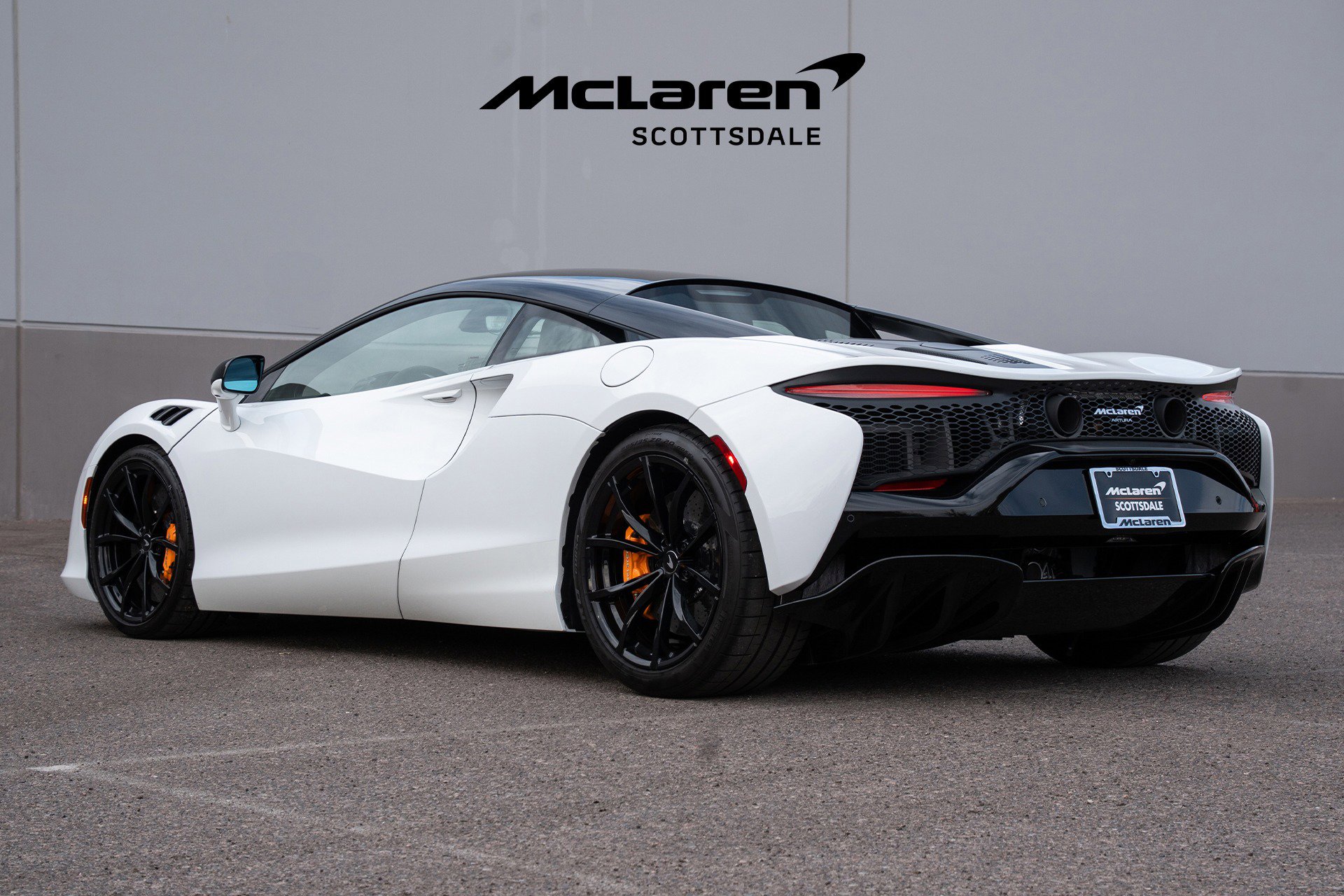 Used 2023 McLaren Artura image 5