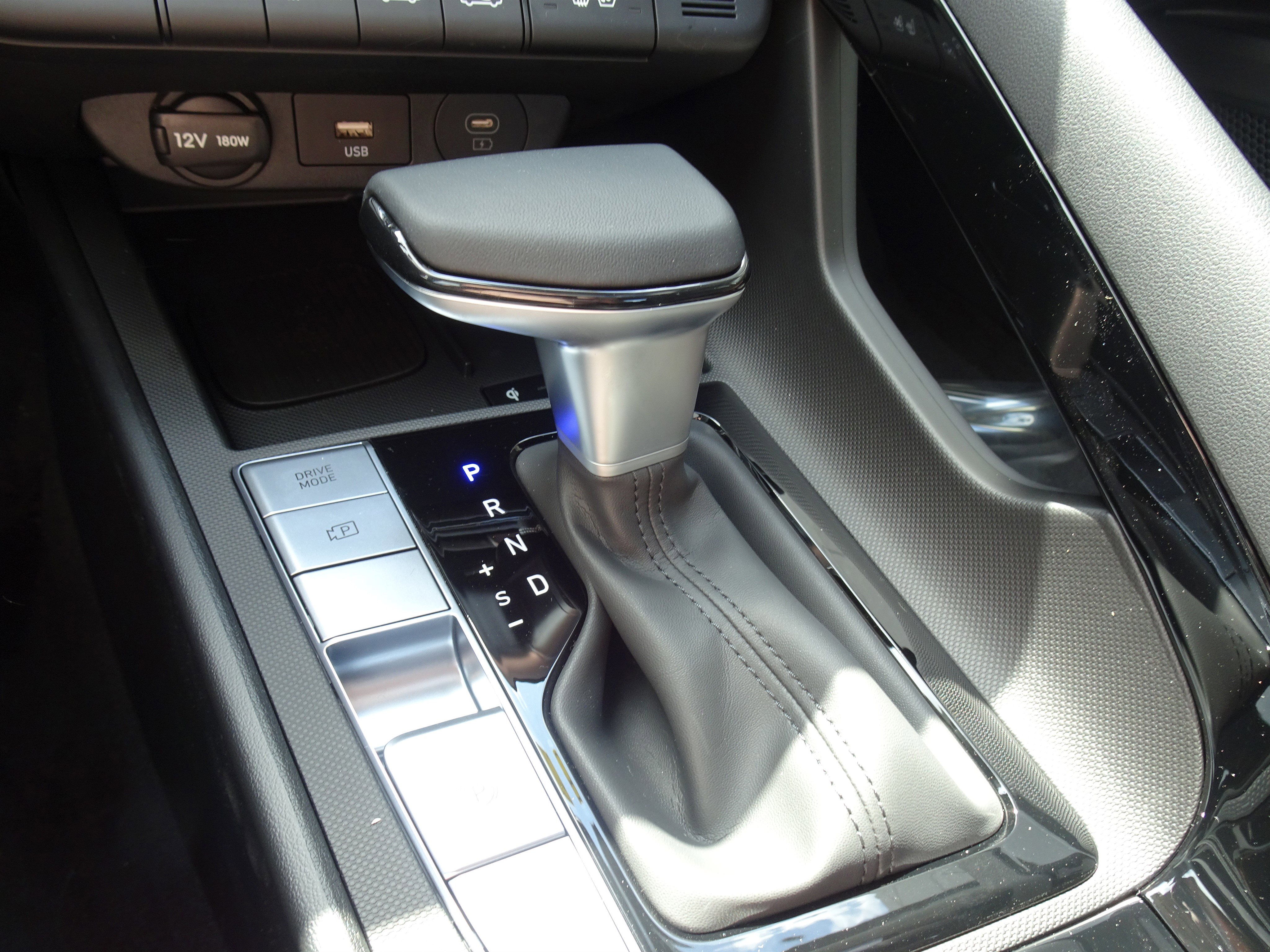 New 2025 Hyundai Elantra Limited FWD image 13