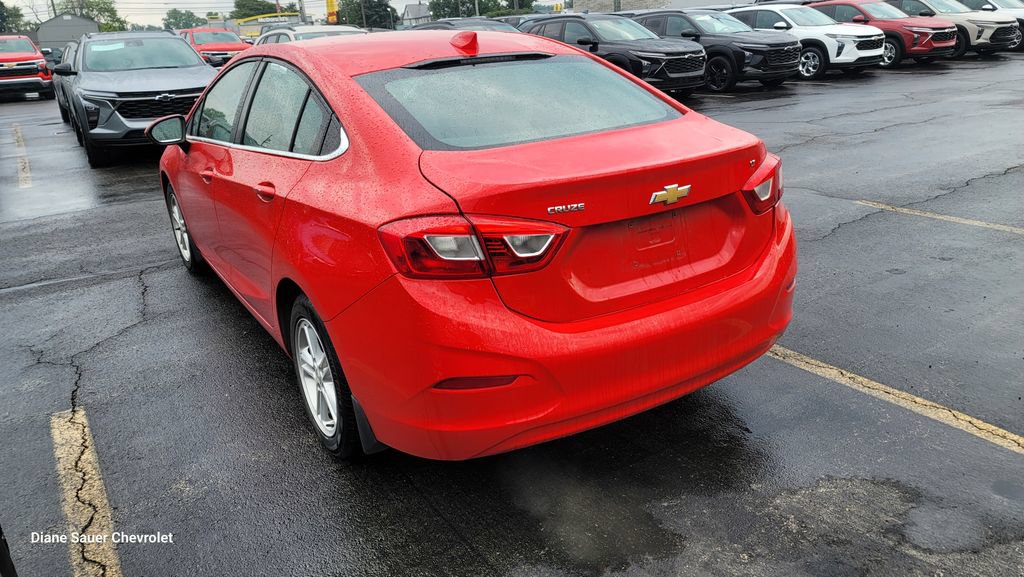 Used 2017 Chevrolet Cruze LT w/ Convenience Package FWD image 4