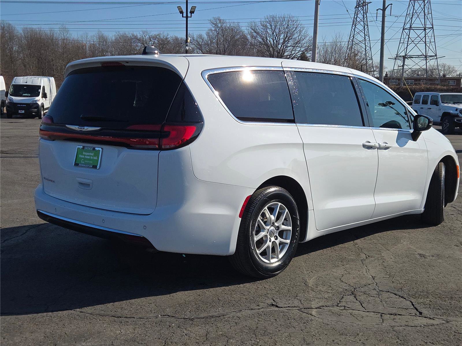 Certified 2025 Chrysler Pacifica Select image 12