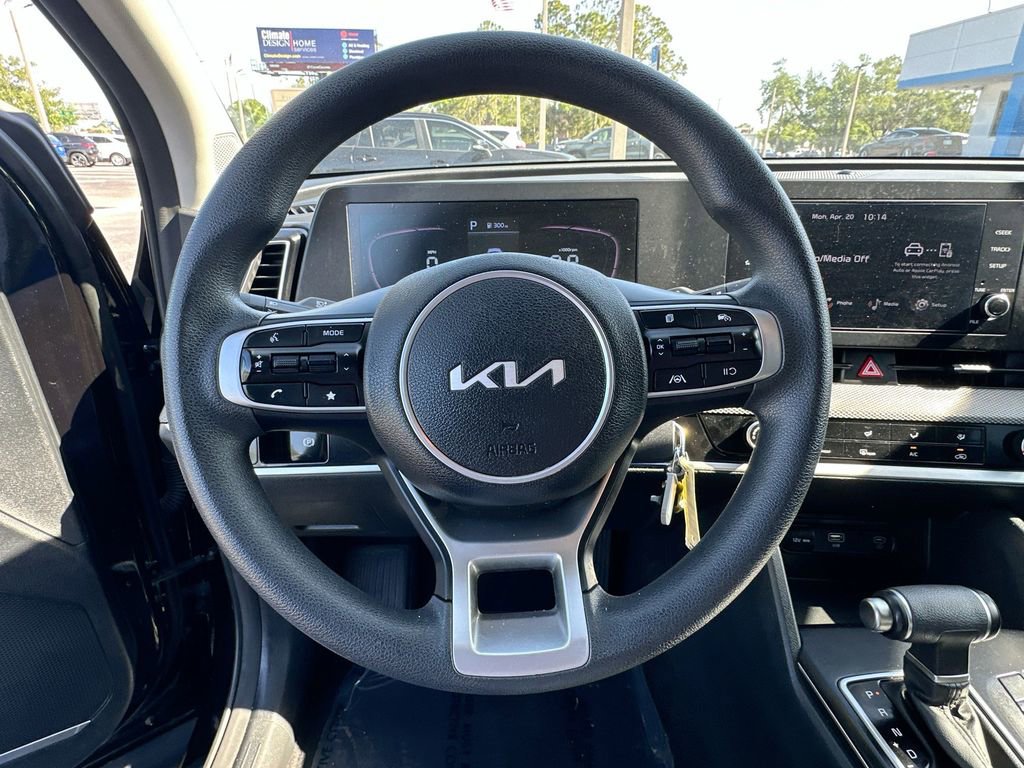 Used 2025 Kia Sportage LX FWD image 11