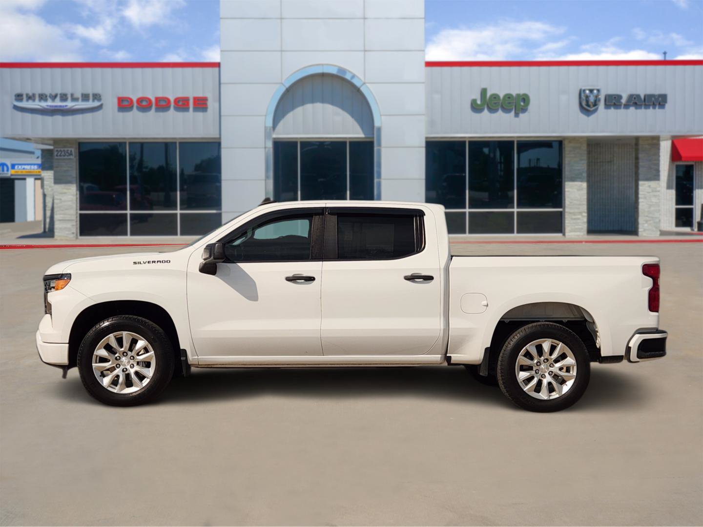 Used 2023 Chevrolet Silverado 1500 Custom RWD image 3