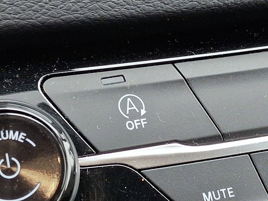 Used 2023 Chrysler Voyager LX image 26