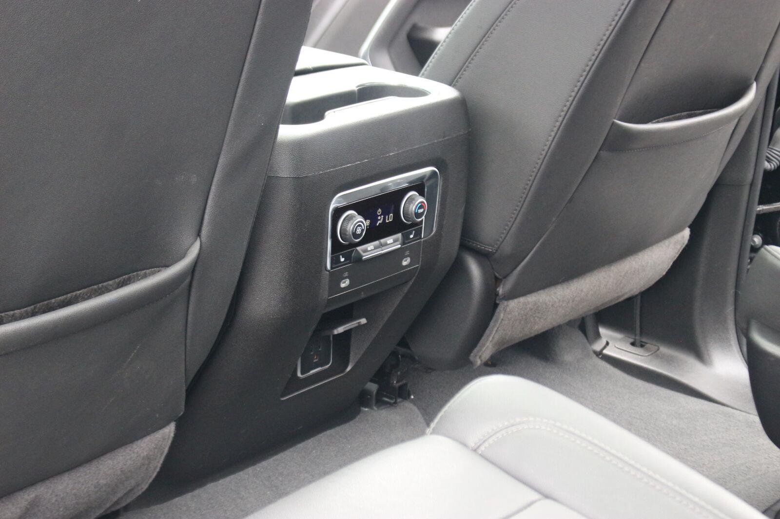 Used 2024 Chevrolet Tahoe Z71 w/ Luxury Package AWD/4WD image 37