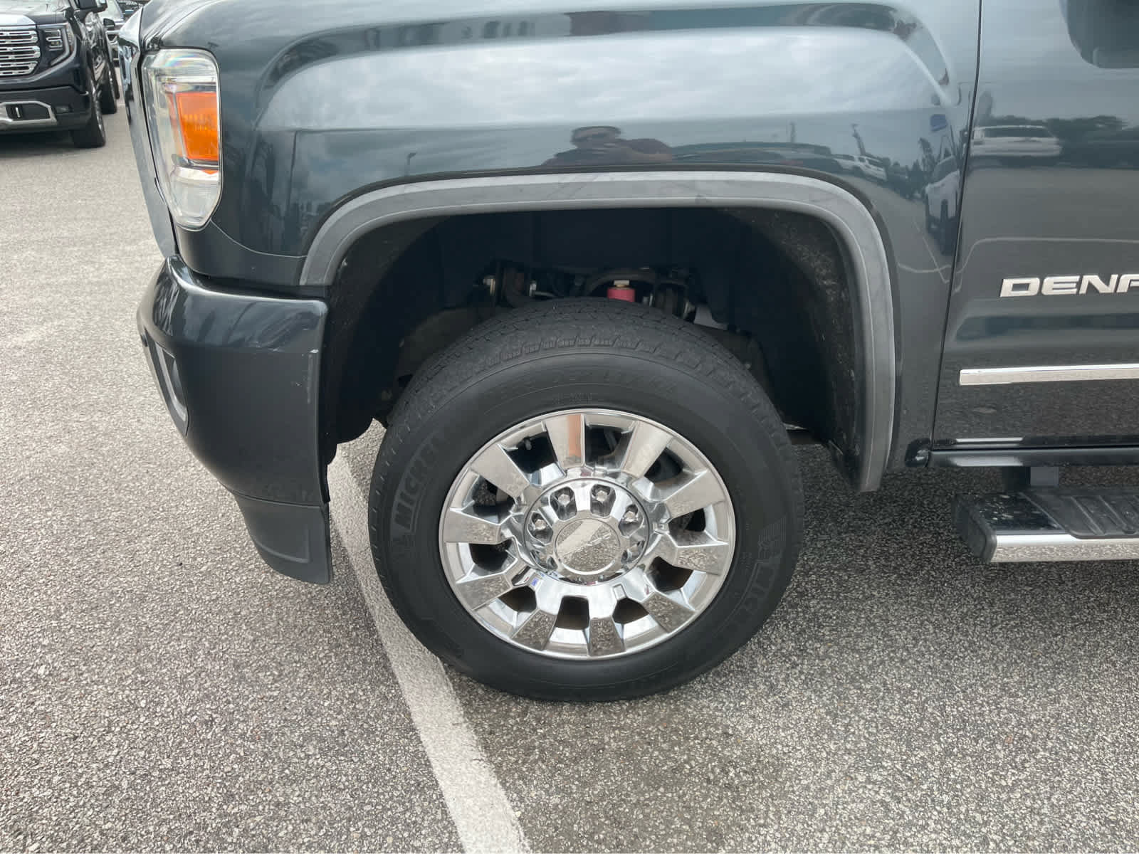 Used 2019 GMC Sierra 2500 Denali w/ Duramax Plus Package AWD/4WD image 9