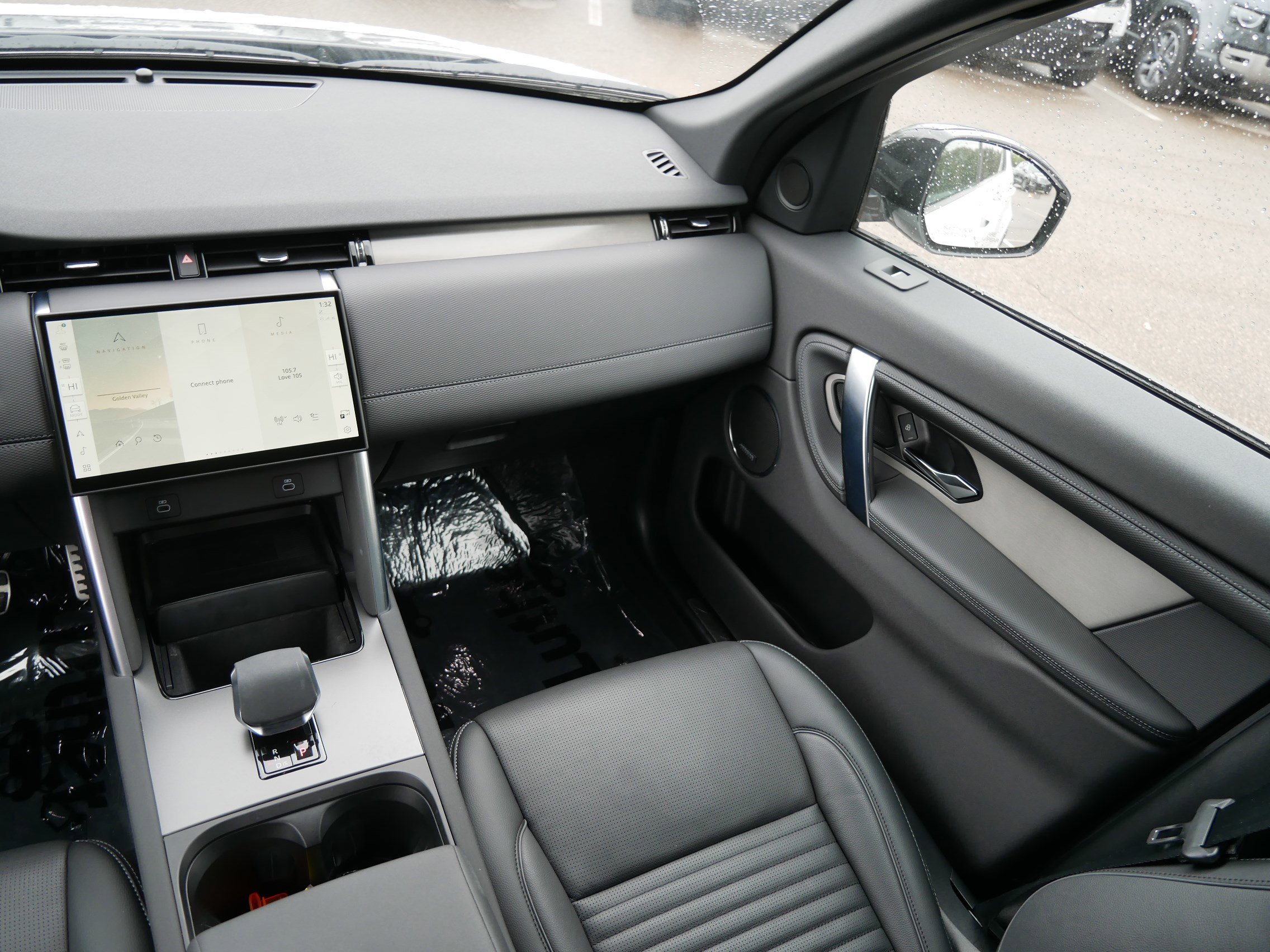 Used 2024 Land Rover Discovery Sport Dynamic SE image 11