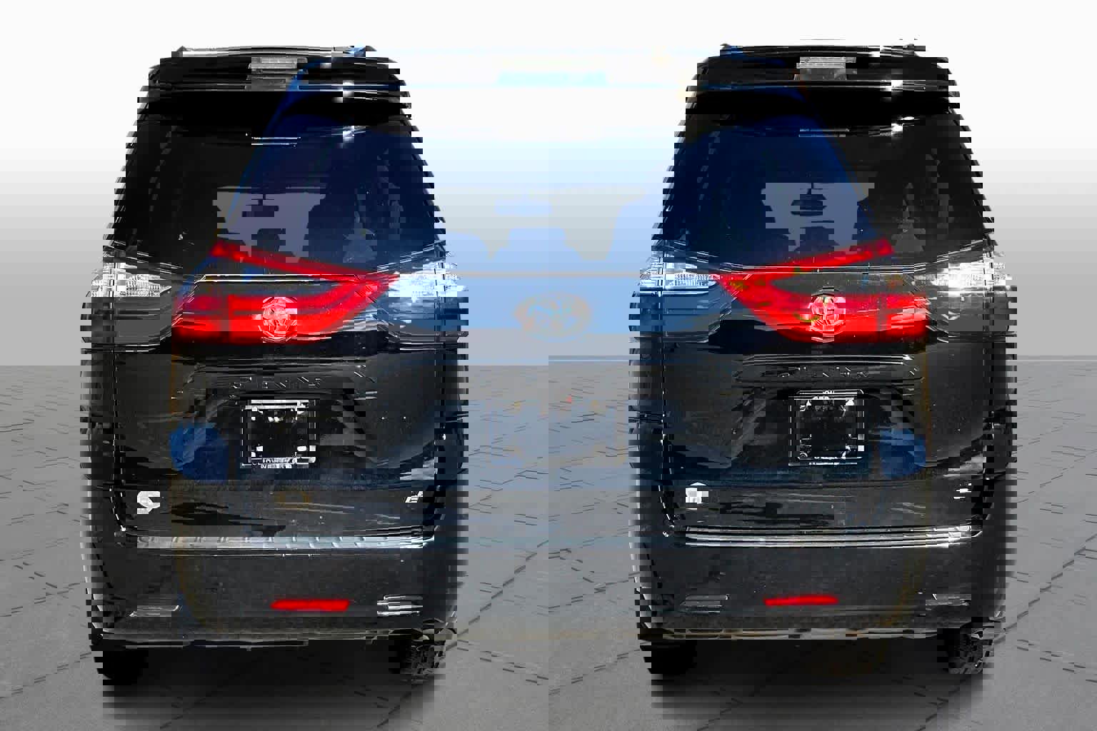 Certified 2017 Toyota Sienna LE image 4