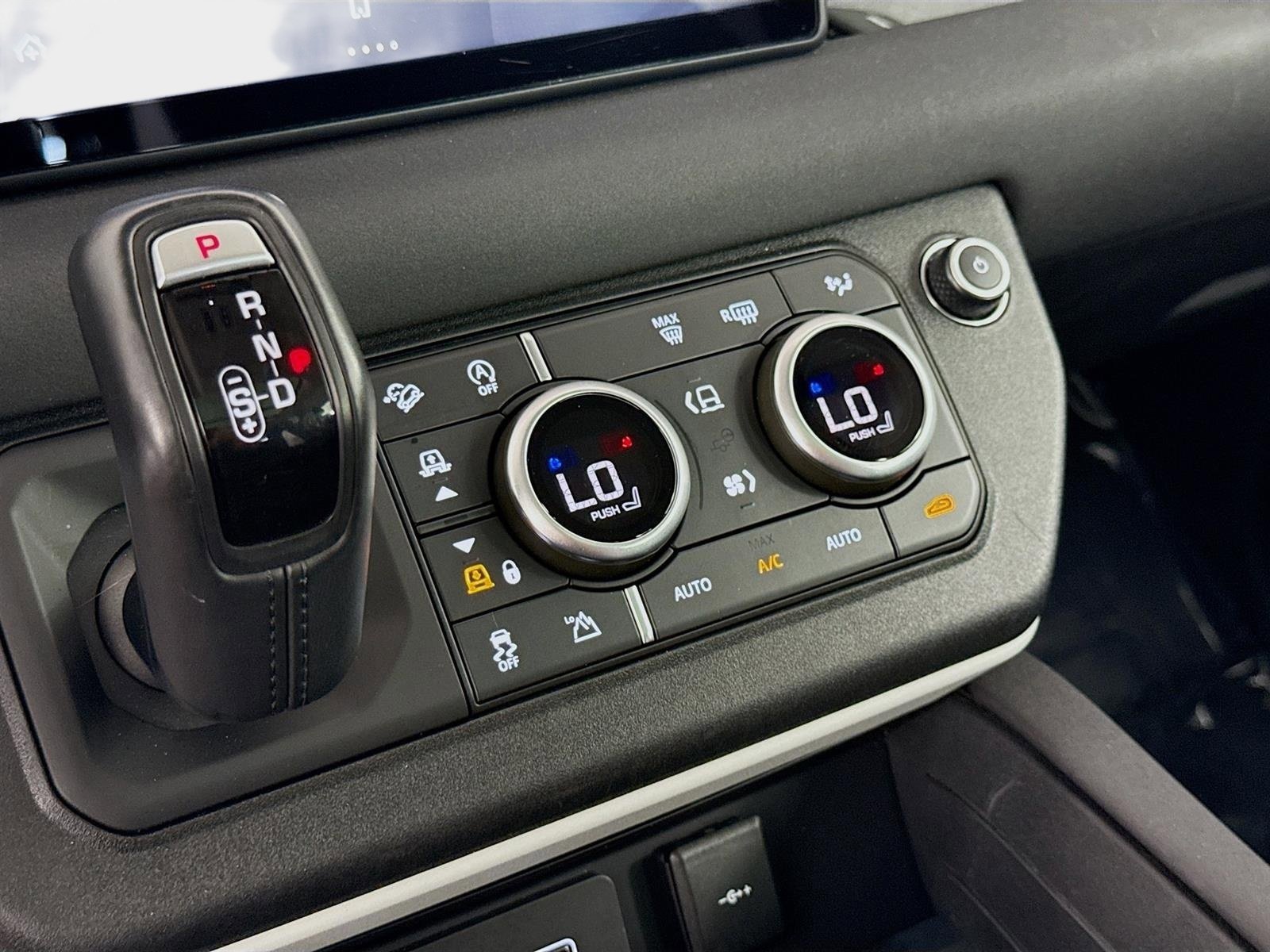 Used 2020 Land Rover Defender 110 First Edition image 19