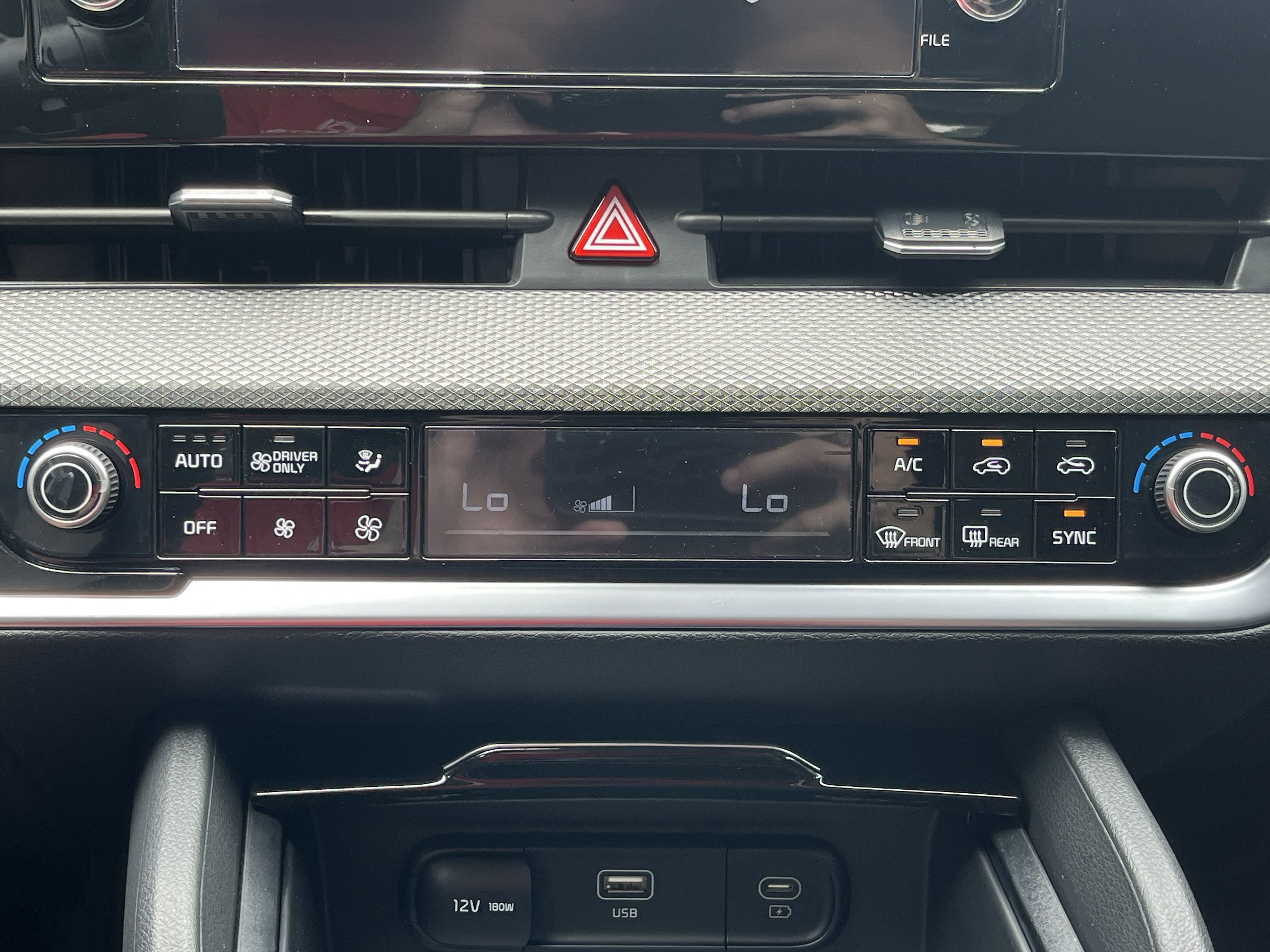 New 2025 Kia Sportage LX image 7