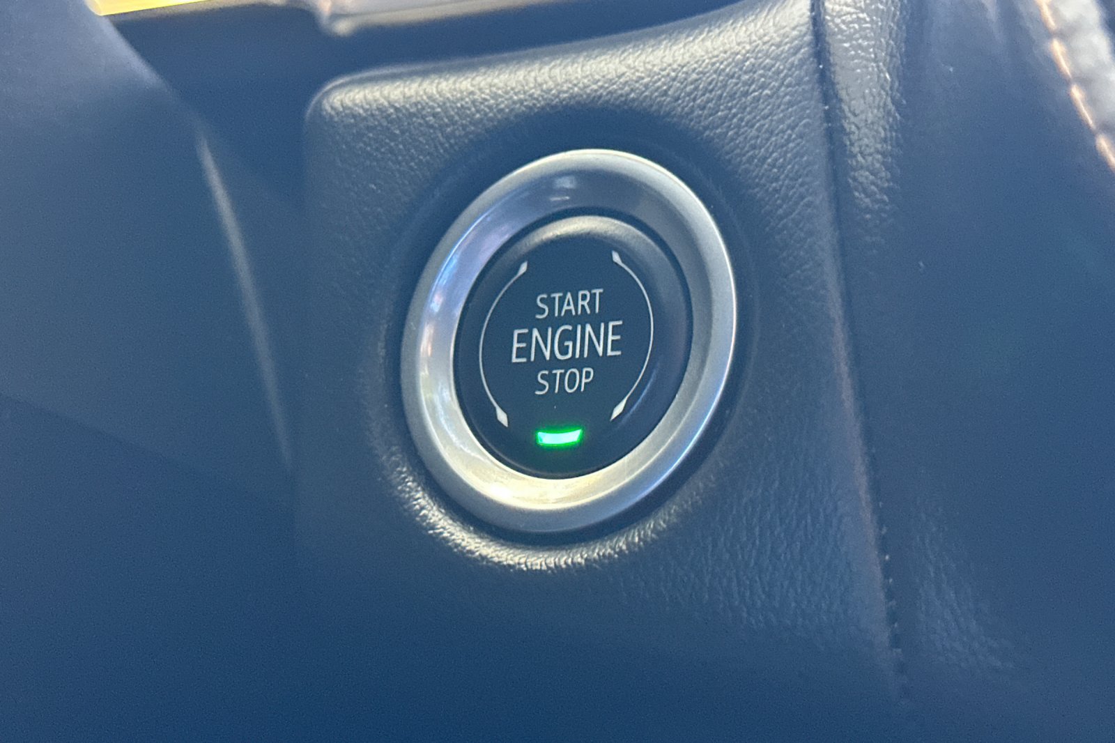Used 2024 GMC Yukon AT4 w/ Technology Package AWD/4WD image 23