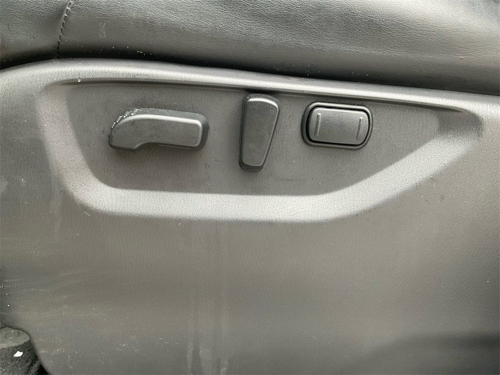 Used 2023 Nissan Armada Platinum w/ Captain's Chairs Package image 33