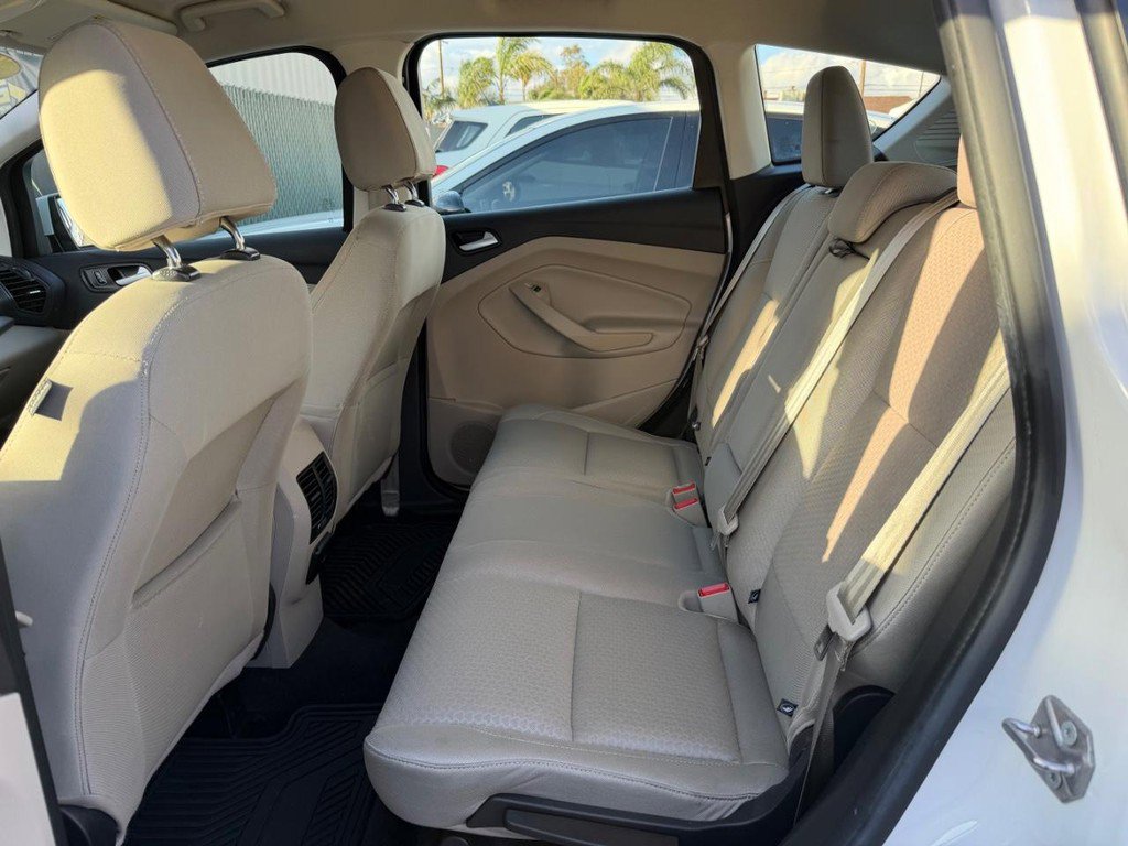 Used 2017 Ford C-MAX SE w/ Interior Protection Package image 39