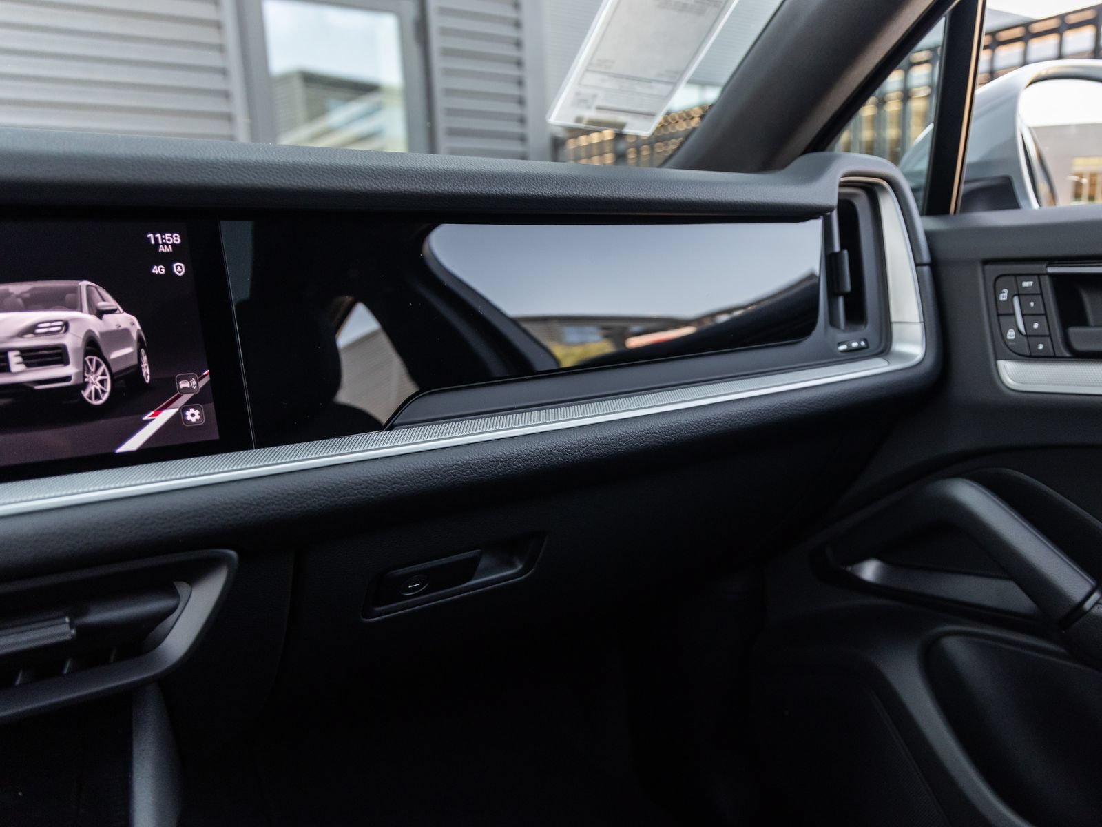 Certified 2026 Porsche Cayenne E-Hybrid Coupe AWD/4WD image 33