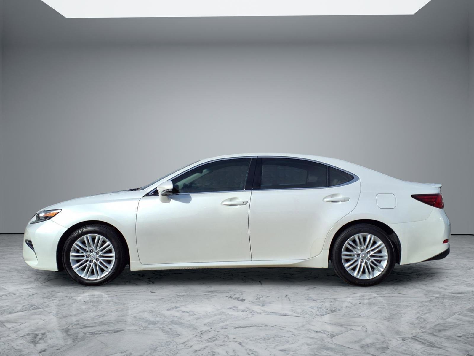 Used 2016 Lexus ES 350 4DR SDN w/ Premium Package w/Wood Trim image 4