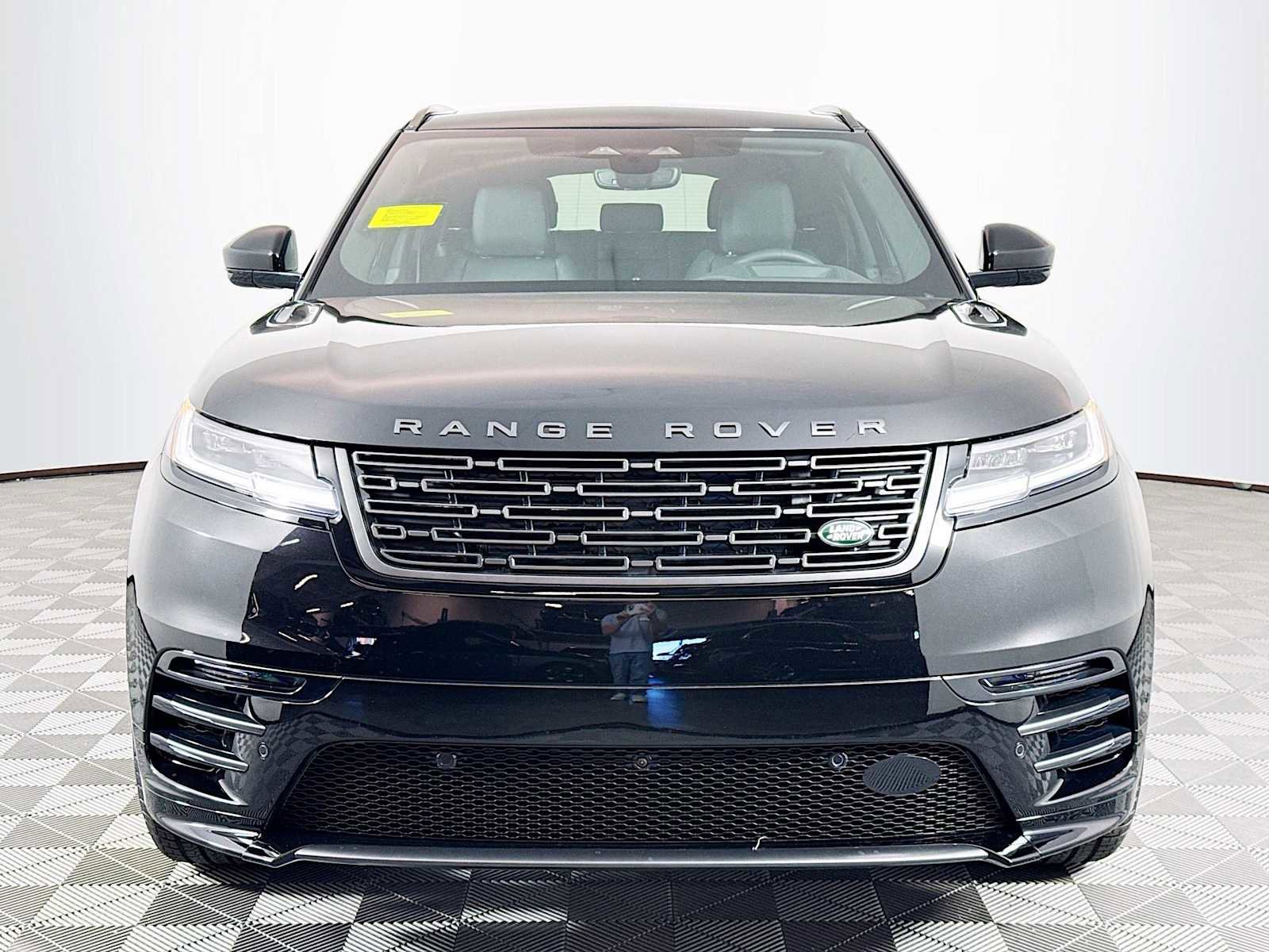 New 2026 Land Rover Range Rover Velar Dynamic SE image 2