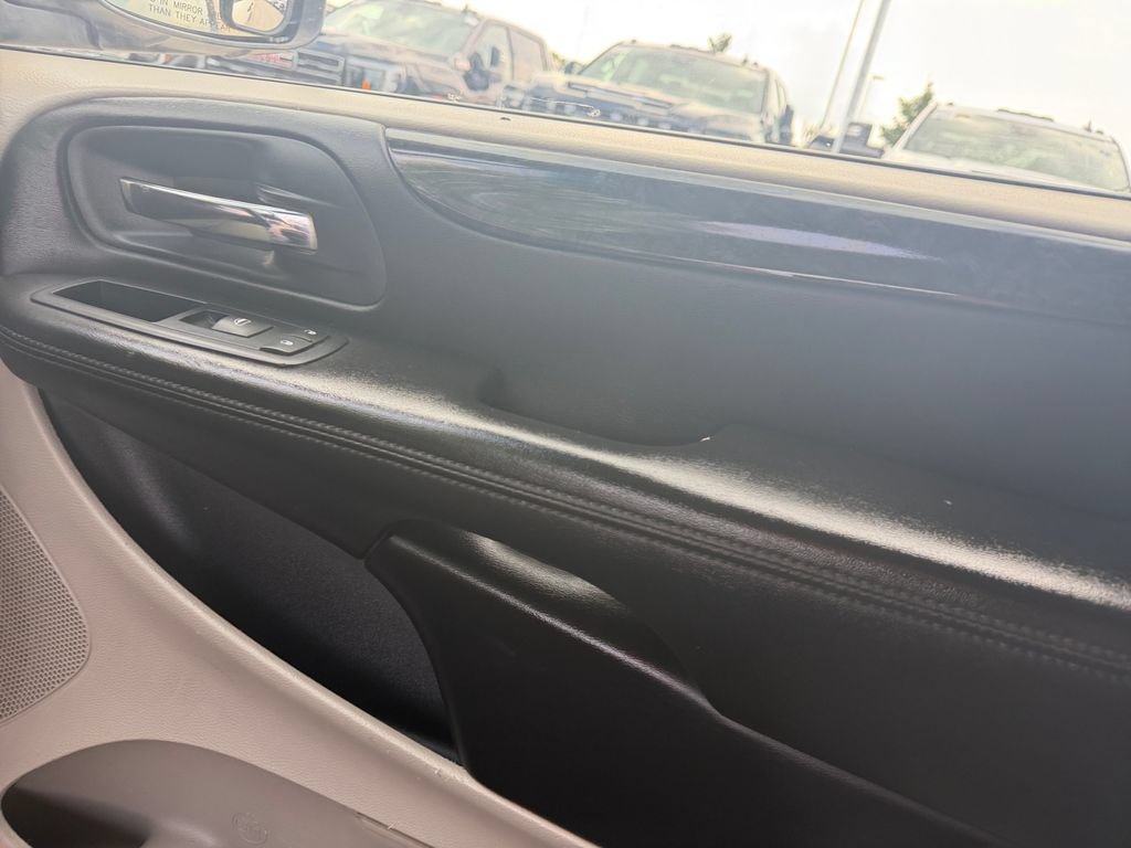 Used 2013 RAM C/V Tradesman FWD image 32