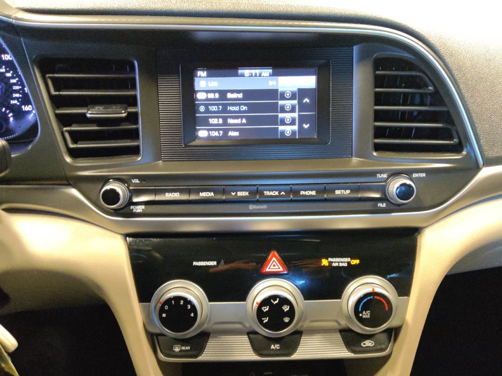 Used 2019 Hyundai Elantra SE image 25