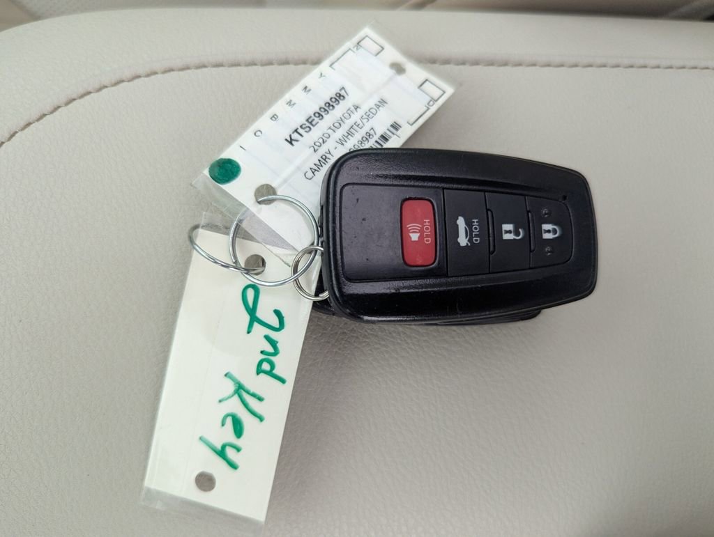 Used 2020 Toyota Camry XLE FWD image 27
