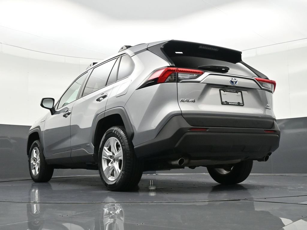 Used 2021 Toyota RAV4 LE image 26