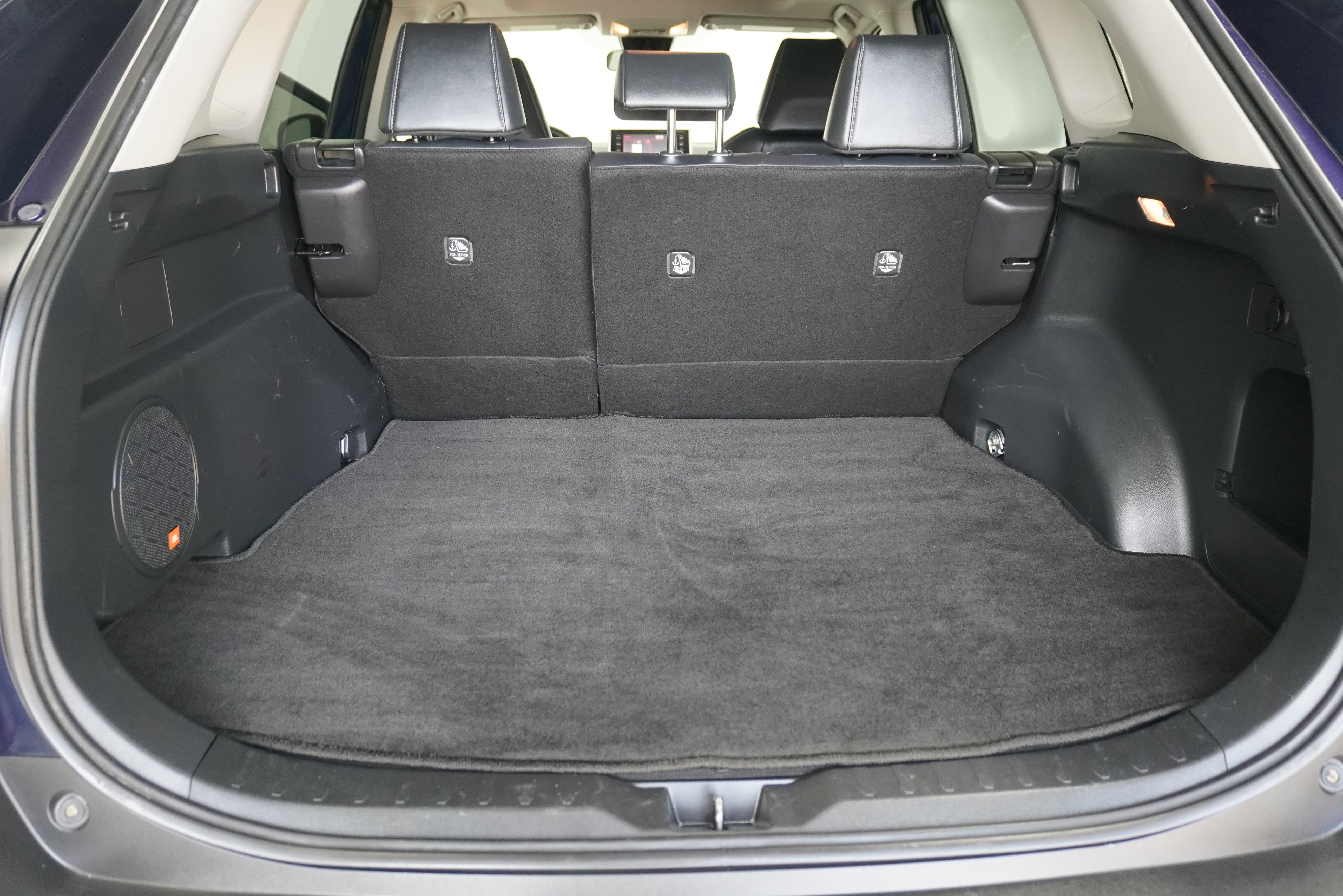 Used 2020 Toyota RAV4 XLE Premium image 26