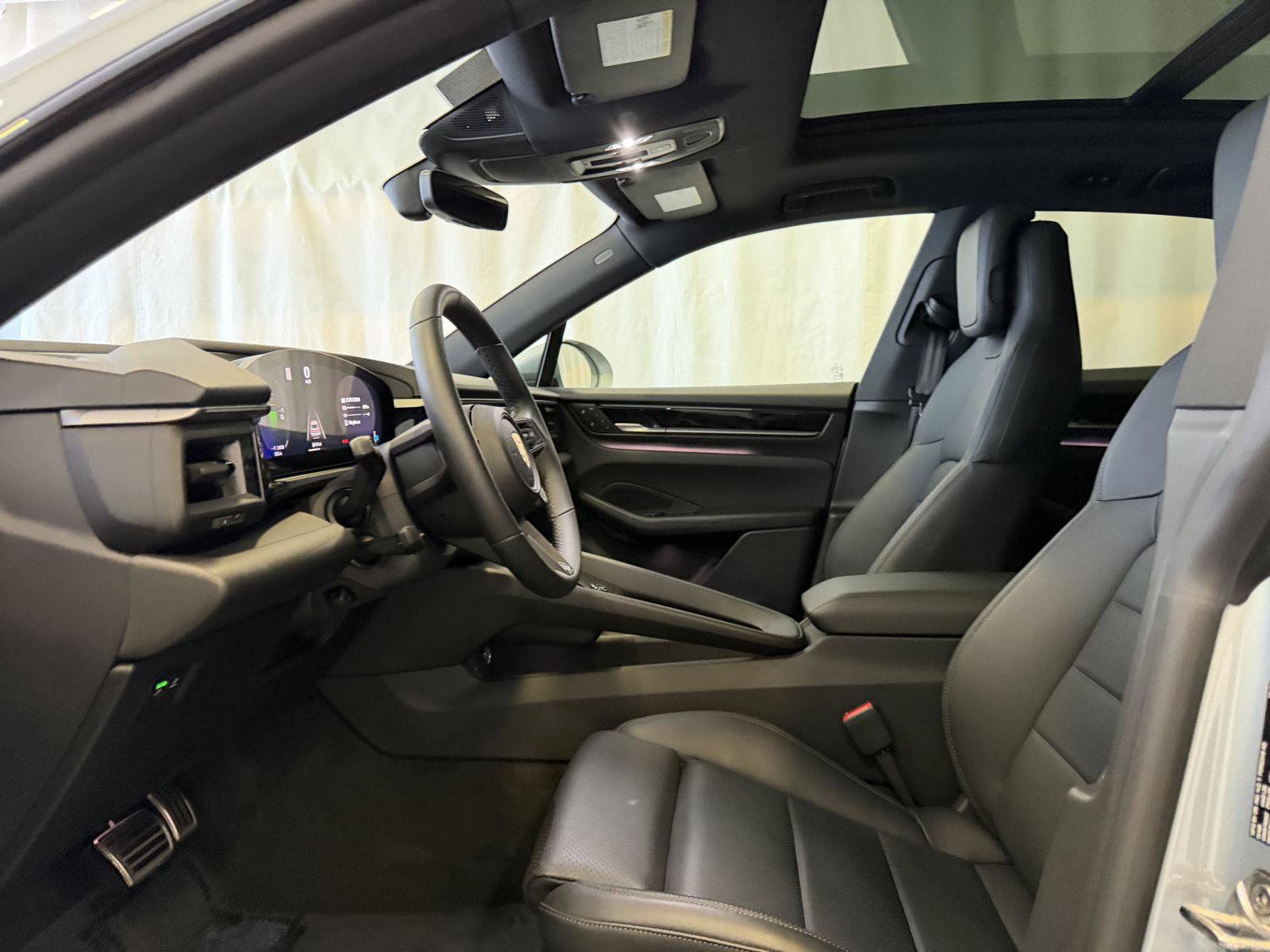 Certified 2025 Porsche Macan 4S Electric image 5