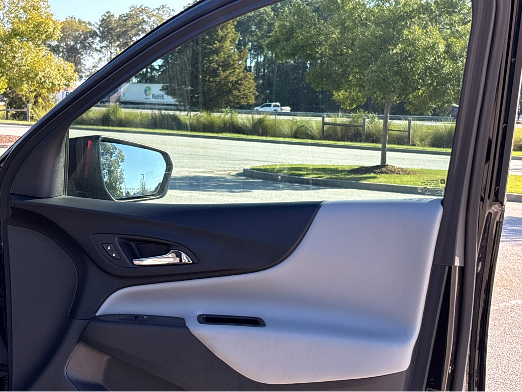 Used 2023 Chevrolet Equinox LS w/ Midnight Edition image 17