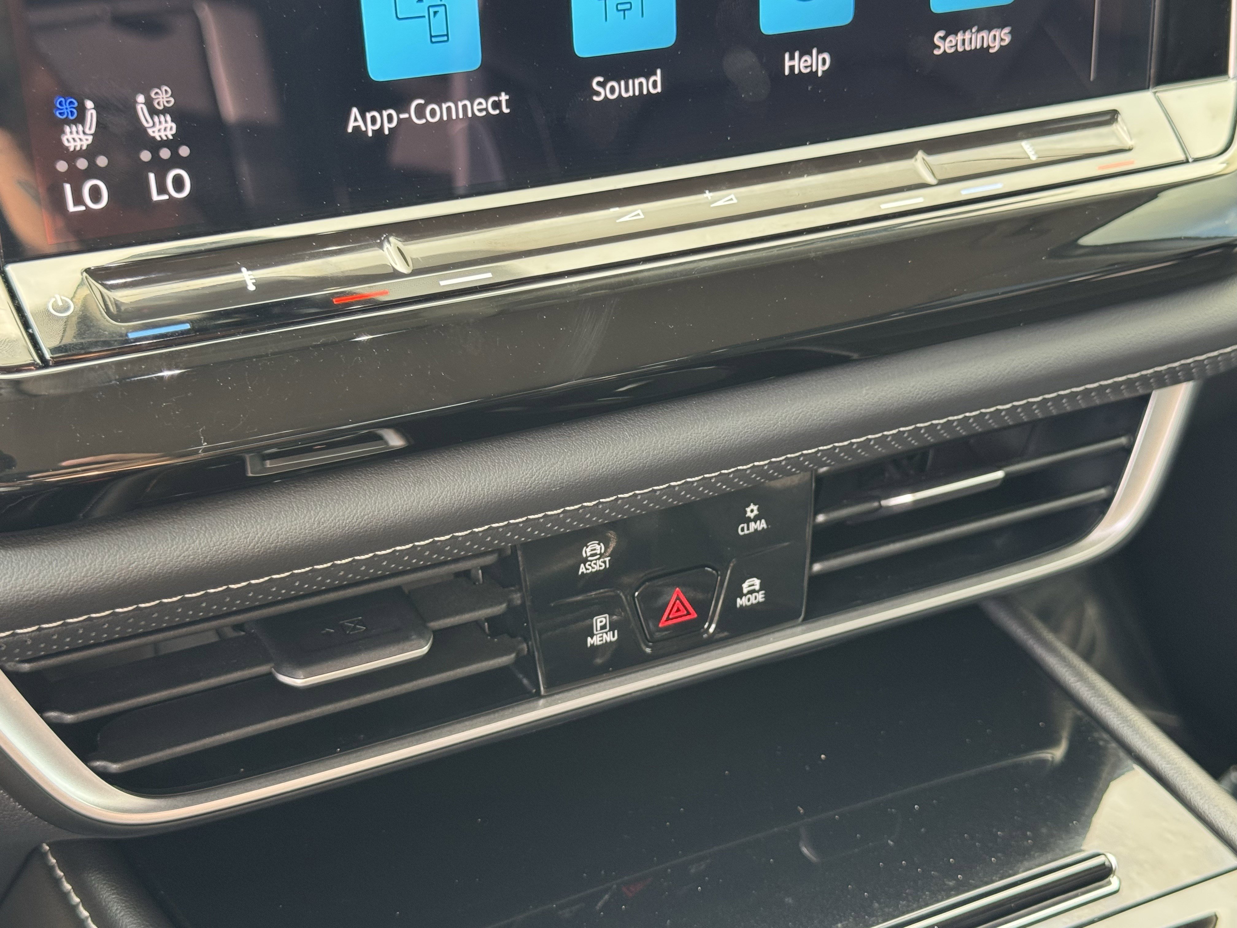 Used 2025 Volkswagen Atlas SE FWD image 20
