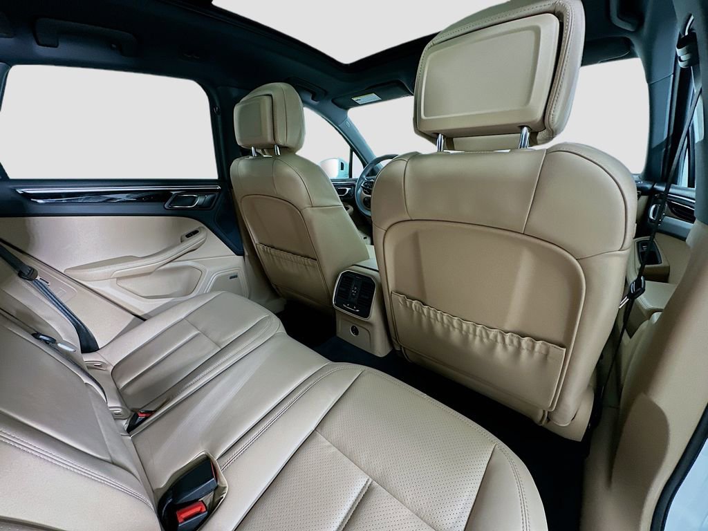 Used 2025 Porsche Macan image 30