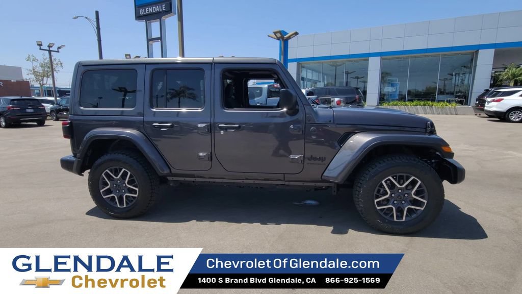 Used 2025 Jeep Wrangler Unlimited Sahara AWD/4WD image 2