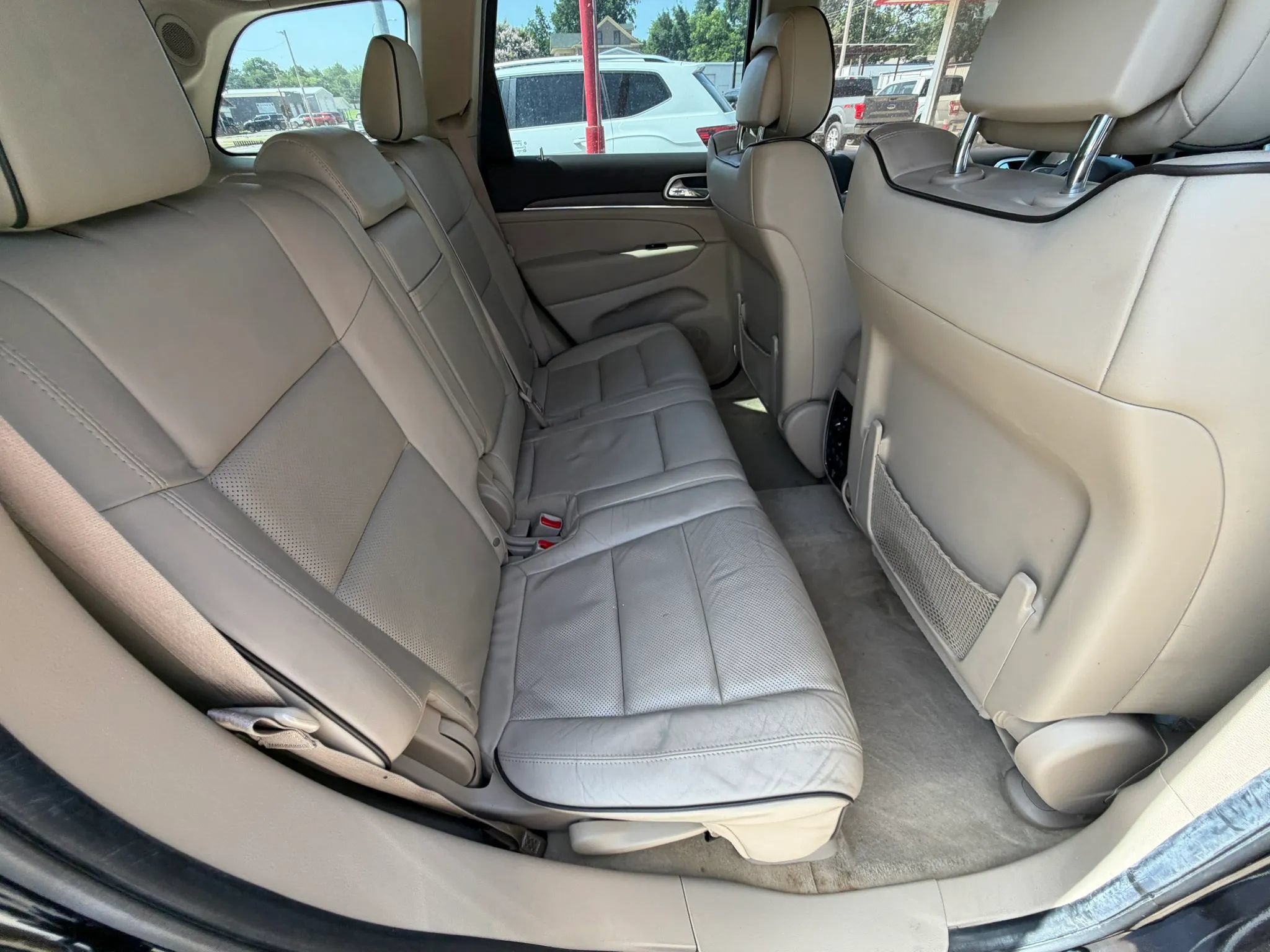 Used 2014 Jeep Grand Cherokee Overland AWD/4WD image 16