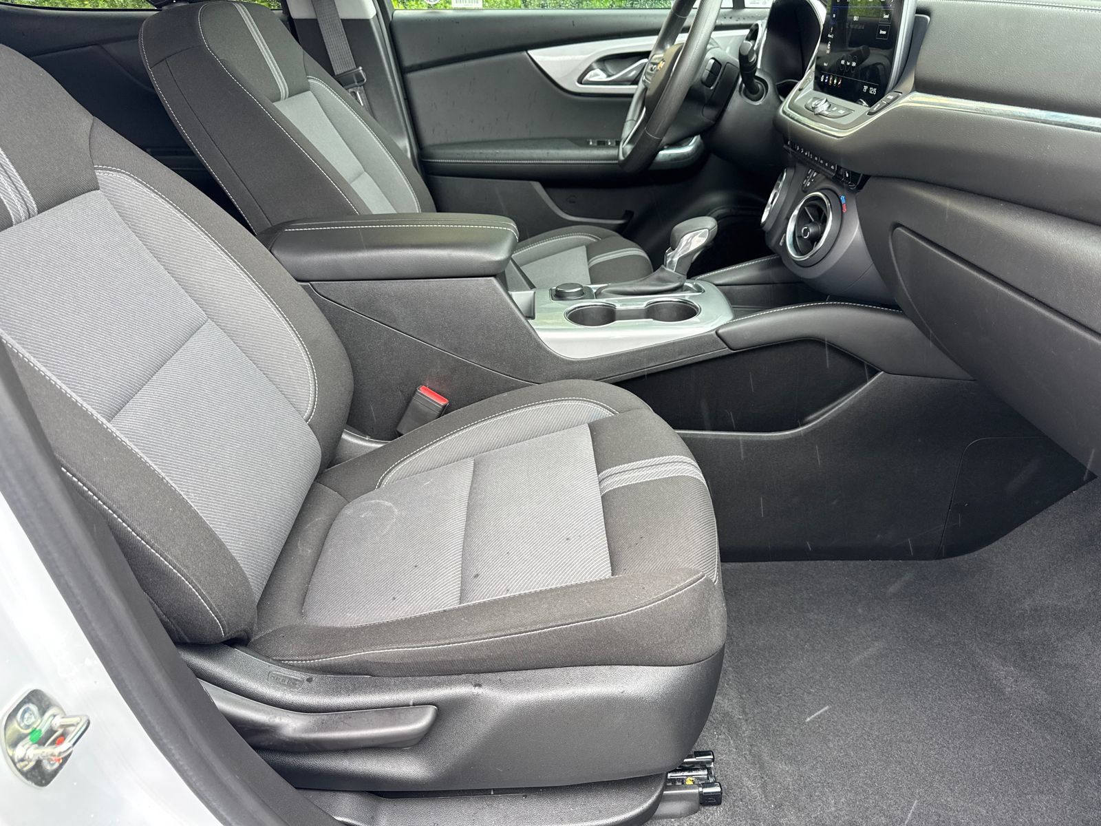 Used 2025 Chevrolet Blazer LT FWD image 13