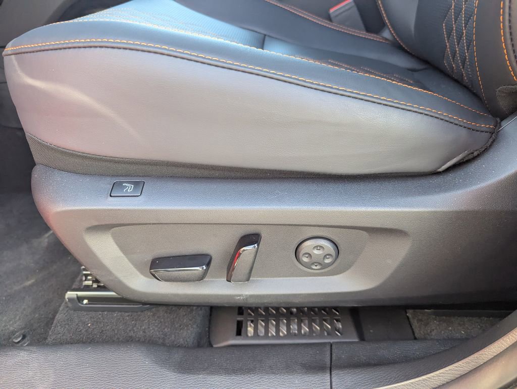 Used 2025 Mitsubishi Outlander 4WD Plug-In Hybrid image 28