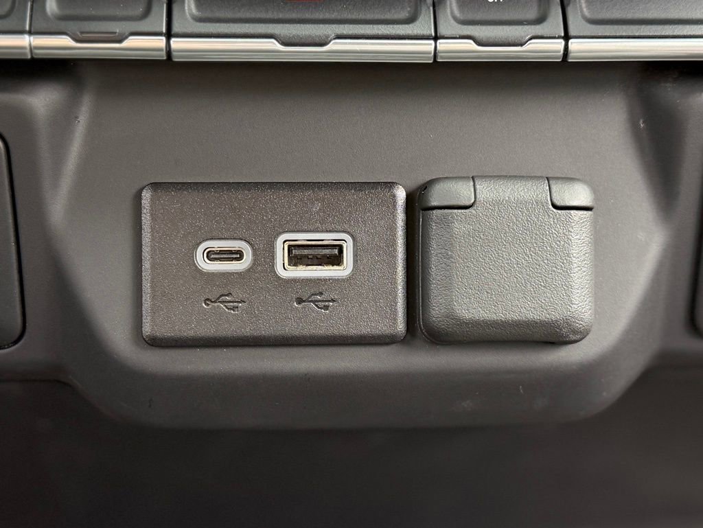 Used 2021 Chevrolet Silverado 1500 Custom w/ LPO, Dark Essentials Package image 10