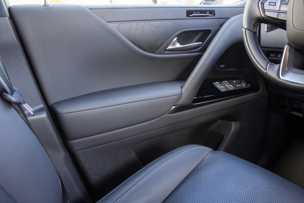 Used 2024 Lexus LX 600 4WD w/ Luxury Package image 19