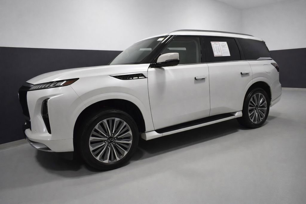 Used 2025 INFINITI QX80 Sensory AWD/4WD image 2