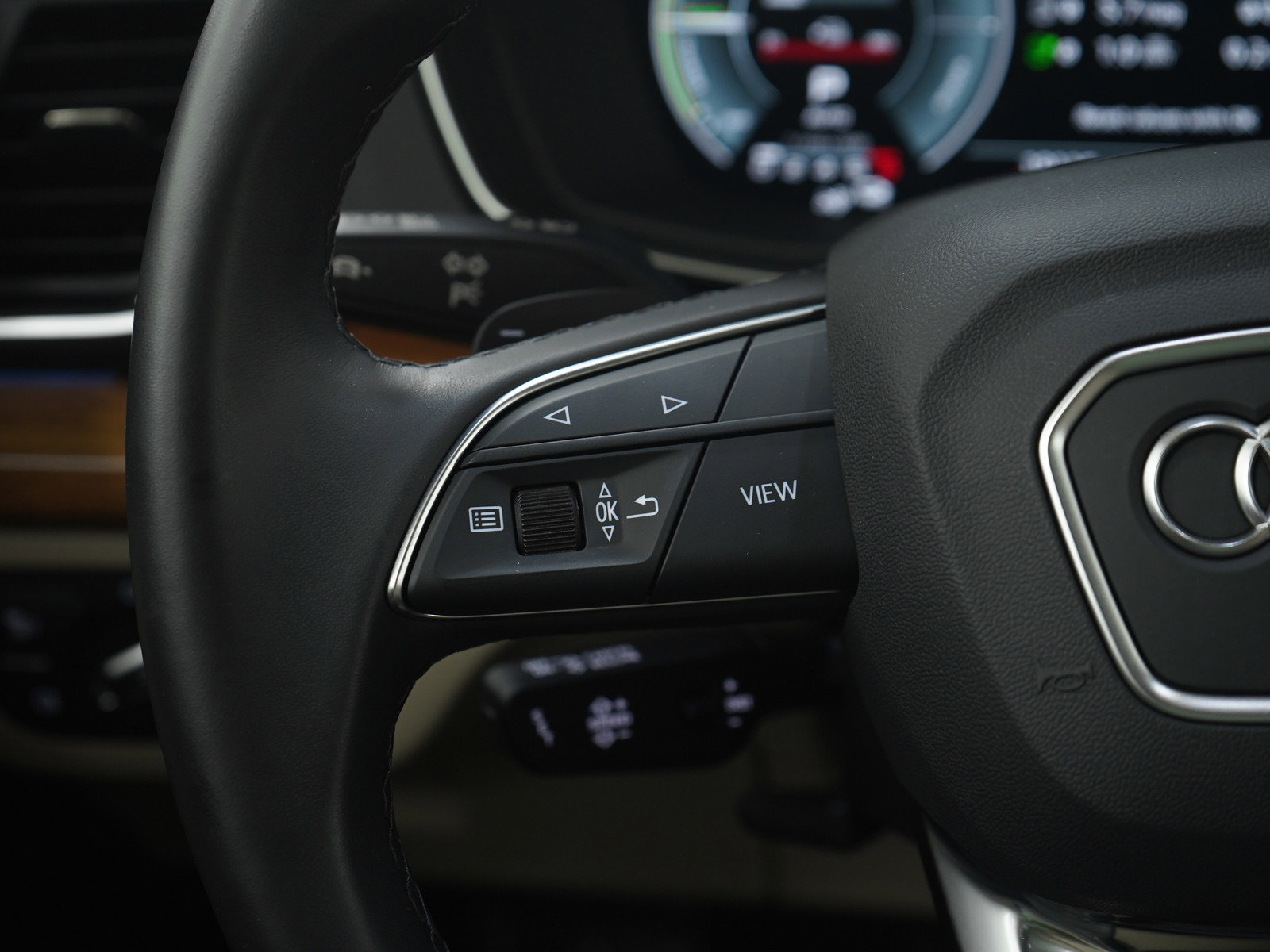 Used 2023 Audi Q5 e Prestige w/ Prestige Package image 28