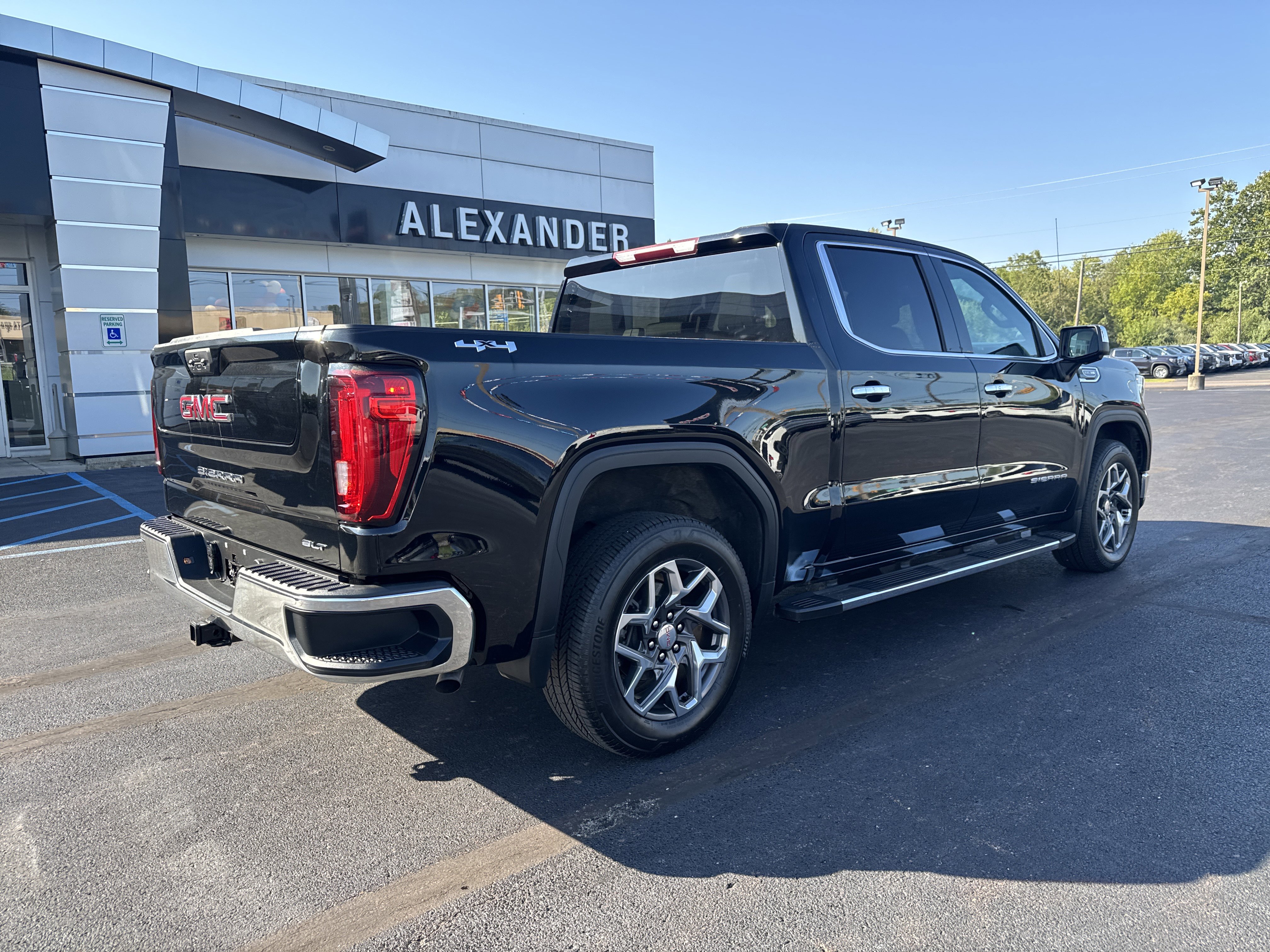 Used 2022 GMC Sierra 1500 SLT w/ SLT Premium Package image 3