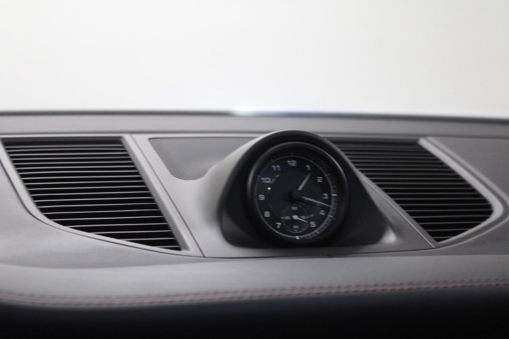 Certified 2025 Porsche Macan image 28